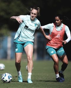 Elenco do Cruzeiro durante treino