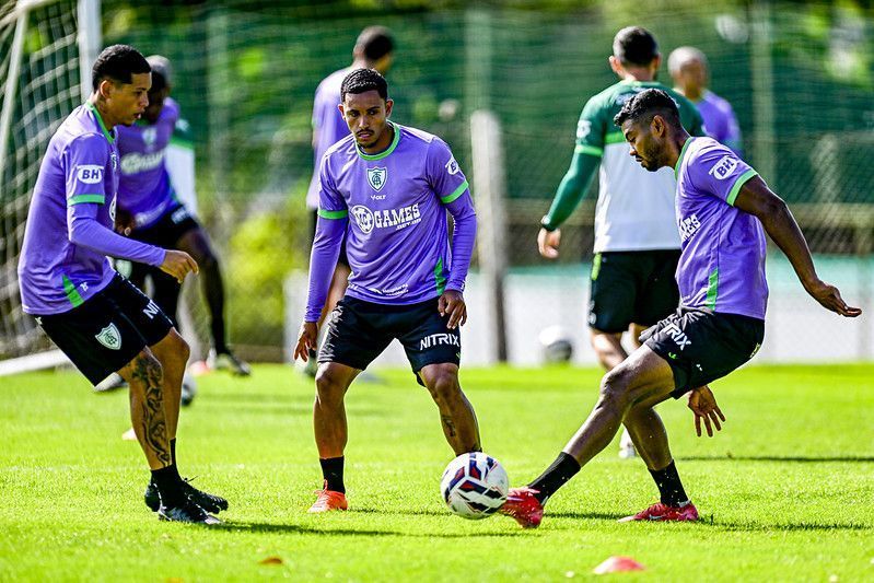 Zagueiro do América inicia transição física e fica próximo de retorno aos jogos