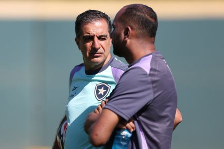 Renato Paiva definirá equipe do Botafogo contra o PSG nesta quarta (19)