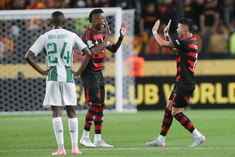 Flamengo domina Espérance e vence na estreia do Mundial de Clubes