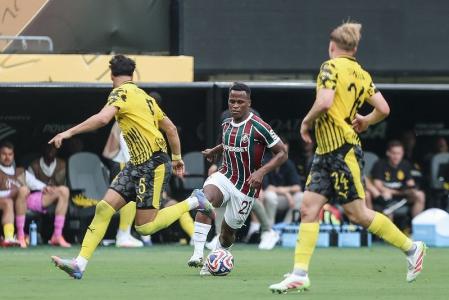 Arias fez um grande jogo pelo Fluminense diante do Dortmund