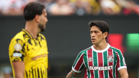Jogadores de Borussia Dortmund e Fluminense em partida pelo Mundial de Clubes