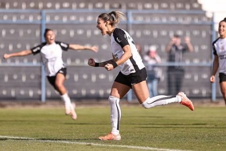 Gabi Zanotti foi autora de um dos gols do Corinthians