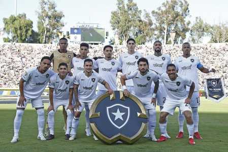 Time titular do Botafogo na vitória por 1 a 0 sobre o PSG no Mundial de Clubes da Fifa 2025