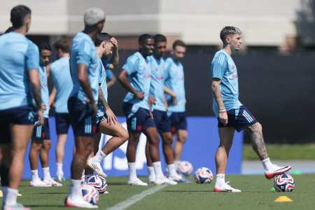 Jogadores do Flamengo em atividade antes da partida contra o Chelsea