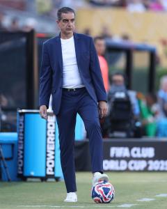 Renato Paiva, técnico do Botafogo, durante partida contra o PSG