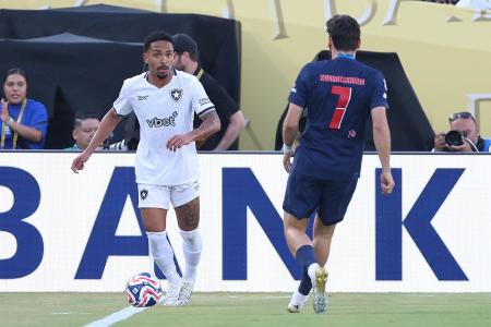 Vitória histórica do Botafogo no Mundial de Clubes: Vitinho em ação contra o PSG