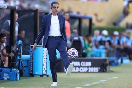Renato Paiva durante partida do Botafogo no Rose Bowl, na Califórnia, no Mundial de Clubes