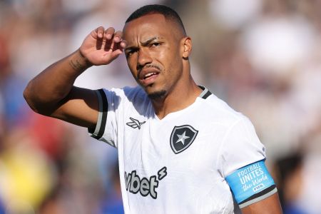 Marlon Freitas, capitão do Botafogo, durante partida do Mundial de Clubes