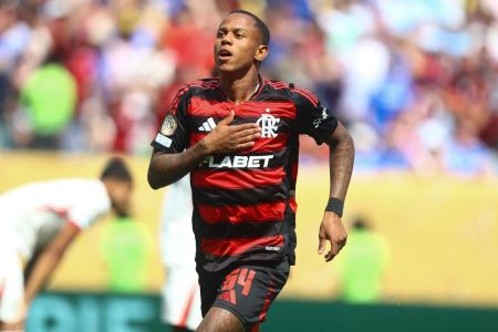 Wallace Yan vibra com gol marcado pelo Flamengo no Mundial de Clubes, contra o Chelsea, nos Estados Unidos