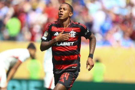 Wallace Yan vibra com gol marcado pelo Flamengo no Mundial de Clubes, contra o Chelsea, nos Estados Unidos