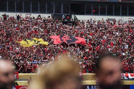 Torcida do Flamengo no Lincoln Financial Field na vitória por 3 a 1 sobre o Chelsea