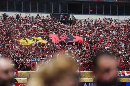 Torcida do Flamengo no Lincoln Financial Field na vitória por 3 a 1 sobre o Chelsea