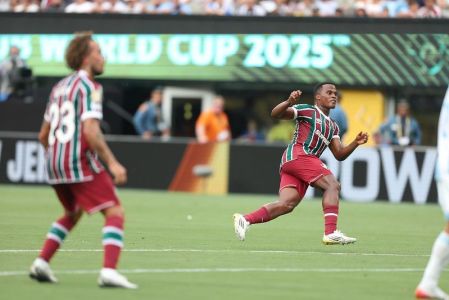 John Arias comemora gol do Fluminense