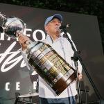 Dono do Botafogo, John Textor vende ações de clube a dono de franquia da NFL, diz jornal