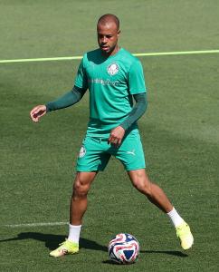 Mayke está nos últimos seis meses de contrato com o Palmeiras