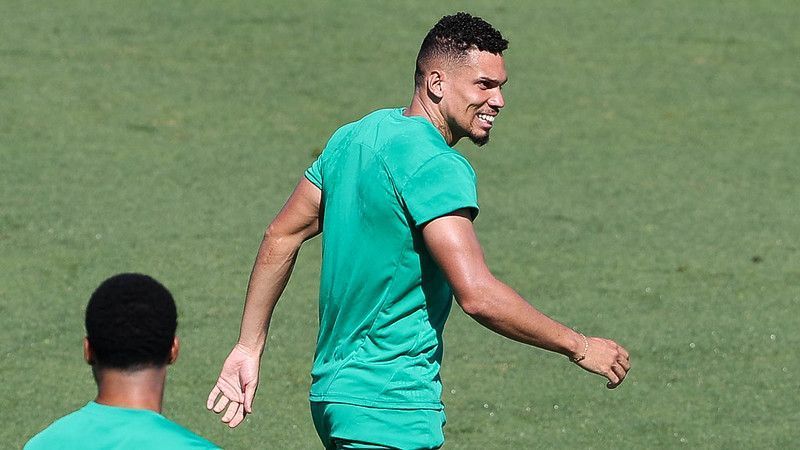 Paulinho volta a treinar no Palmeiras e está à disposição para duelo com Chelsea