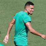 Paulinho volta a treinar no Palmeiras e está à disposição para duelo com Chelsea