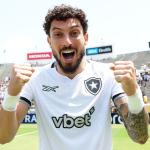 Titular do Botafogo dispara: 'Para quem ia conhecer o Mickey, nada mal'