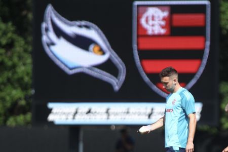O zagueiro Léo Ortiz deve voltar ao time titular do Flamengo contra o Los Angeles FC