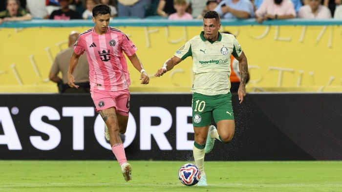 Paulinho entrou e marcou um dos gols do Palmeiras contra o Miami Paulinho entrou e marcou um dos gols do Palmeiras contra o Miami