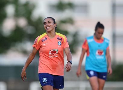 Seleção Brasileira se prepara para enfrentar a França em amistoso