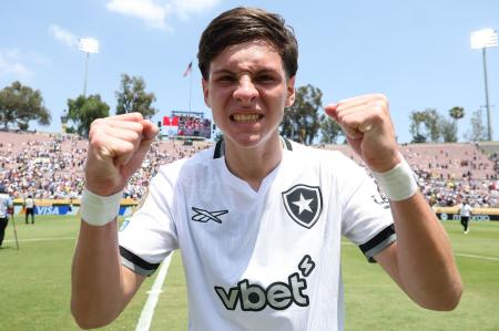 Álvaro Montoro vibra com classificação do Botafogo no Mundial de Clubes