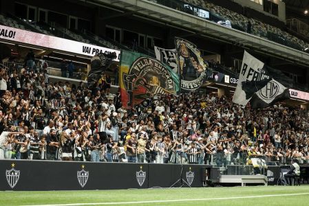 Torcida do Atlético na Arena MRV em jogo da Série A2 do Brasileiro Feminino