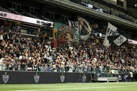 Torcida do Atlético na Arena MRV em jogo da Série A2 do Brasileiro Feminino
