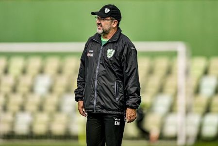 Enderson Moreira, técnico do América