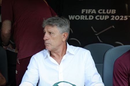 Renato Gaúcho na casamata do Fluminense contra o Mamelodi Sundowns