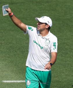 Abel estuda melhor escalação para o Palmeiras enfrentar o Mundial