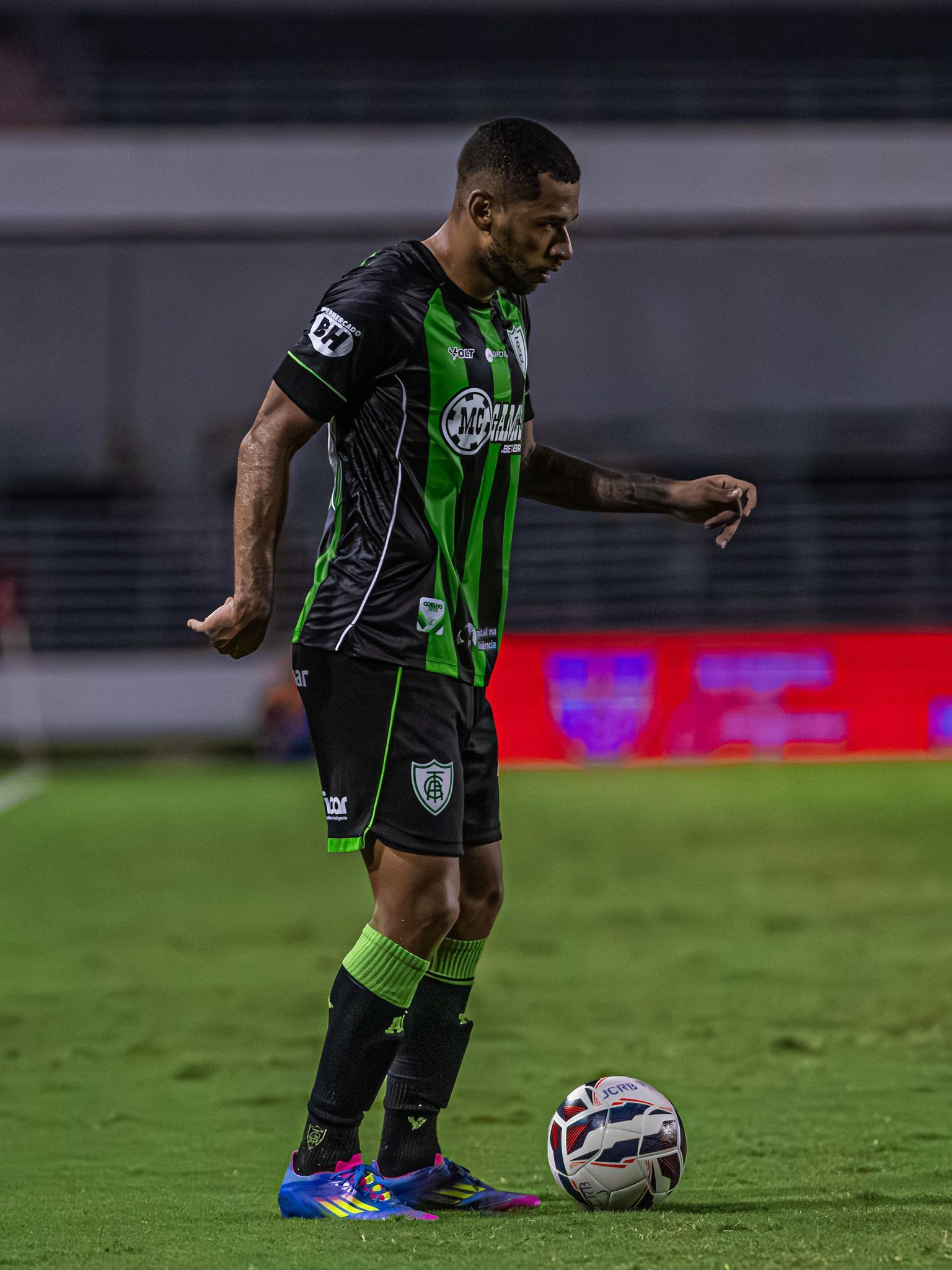 Atacante do América passa por cirurgia no tornozelo e segue como desfalque