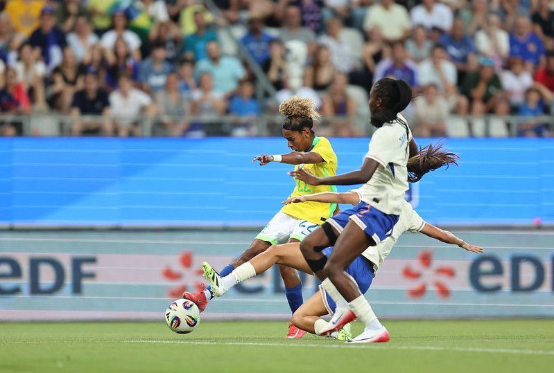 Brasil sofre virada e perde para França em último teste antes da Copa América Feminina