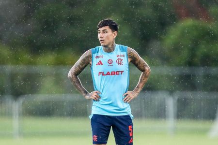 Erick Pulgar, com fratura no pé direito, é desfalque para sequência do Flamengo