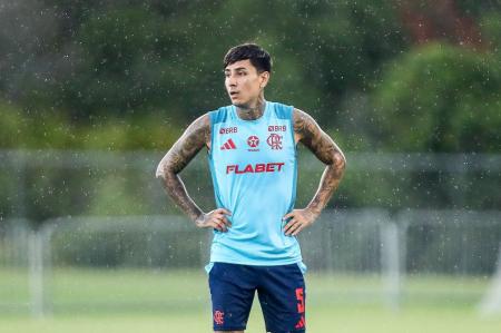 Erick Pulgar, com fratura no pé direito, é desfalque para sequência do Flamengo