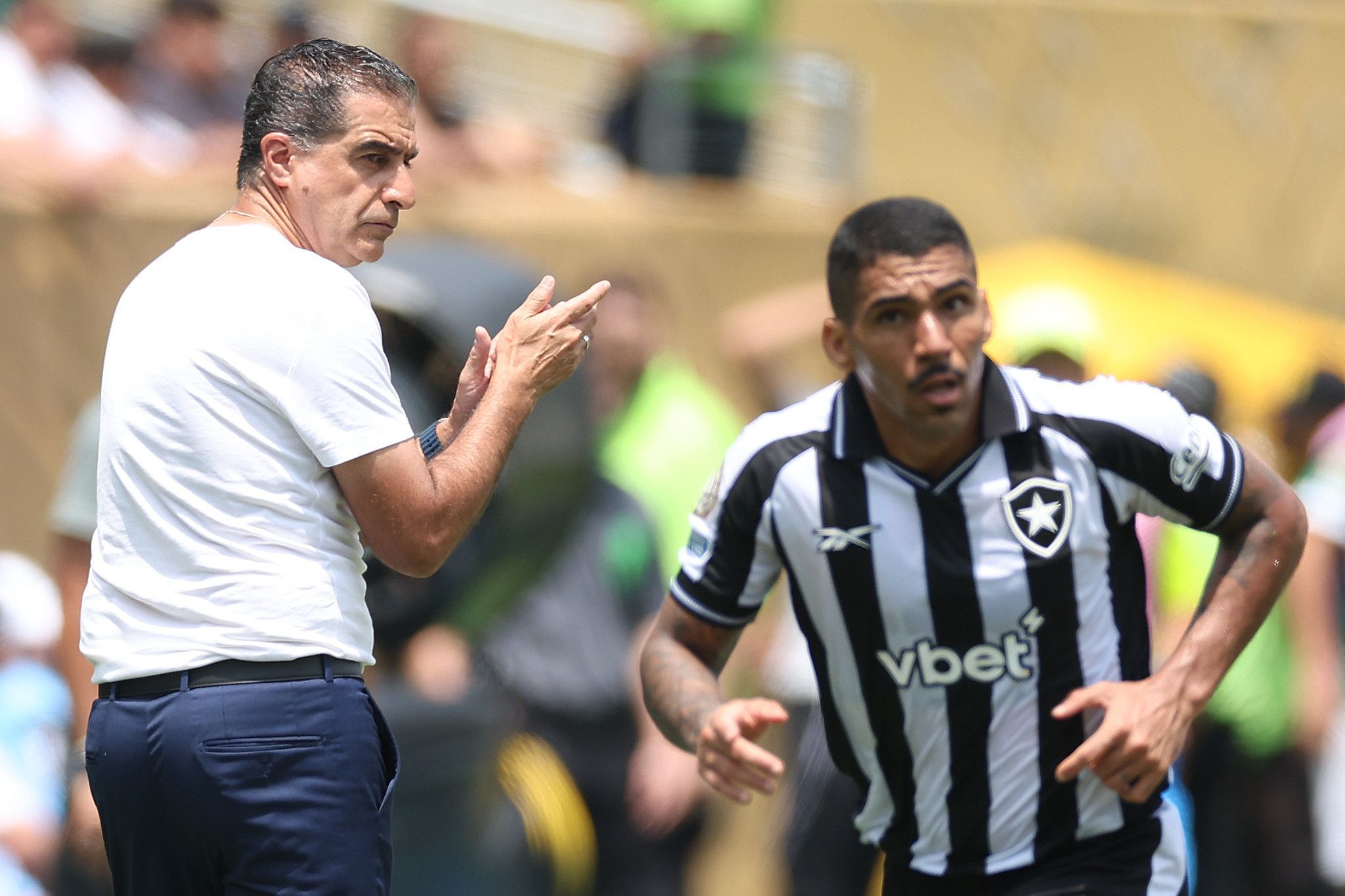 Renato Paiva rebate 'amigo Abel Ferreira' sobre investimento do Botafogo