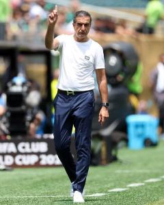 Renato Paiva, técnico do Botafogo, durante a partida contra o Palmeiras no Mundial de Clubes
