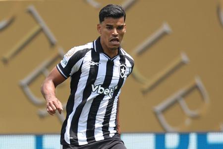 Danilo em ação pelo Botafogo, durante o Mundial de Clubes