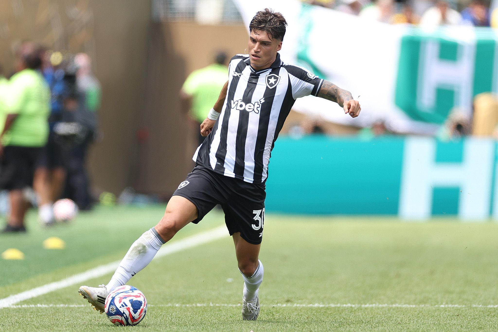 Botafogo adia volta ao Brasil e arcará com custos adicionais por estadia nos EUA