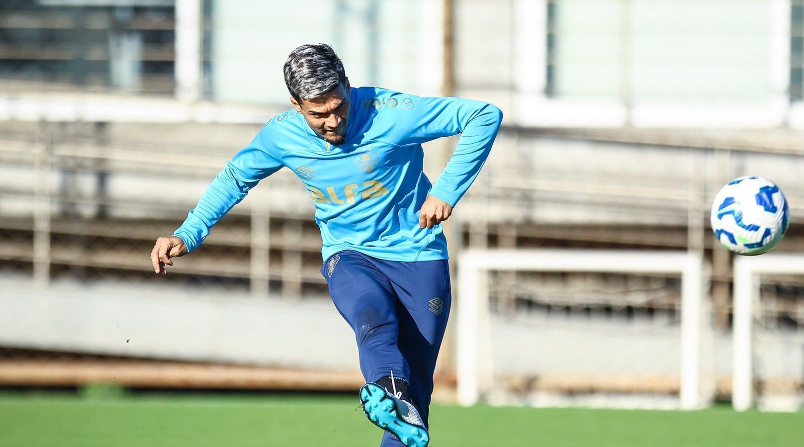 Grêmio recebe proposta do Peñarol por atacante; veja detalhes