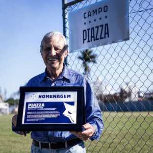 Piazza recebeu homenagem nesta segunda-feira (30) na Toca da Raposa I