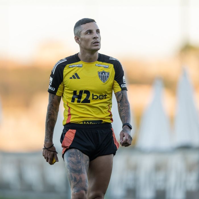 Guilherme Arana durante treino do Atlético