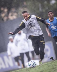 Neymar, em treino no CT Rei Pelé
