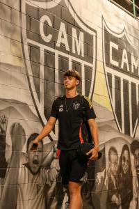Vitão, zagueiro da base do Atlético