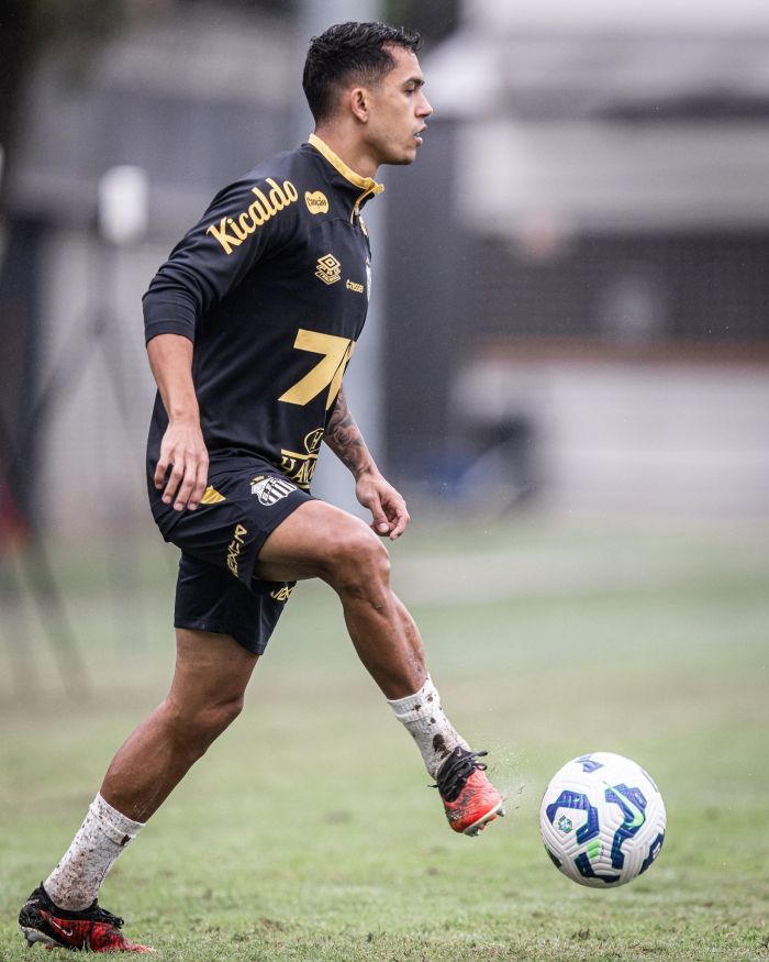 Igor Vinicius, lateral-direito do Santos