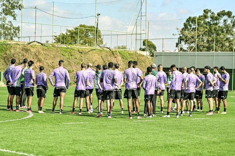 Desfalcado, América pode ter ataque inédito contra o Athletic; entenda