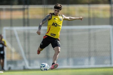 Isaac durante treino do Atlético