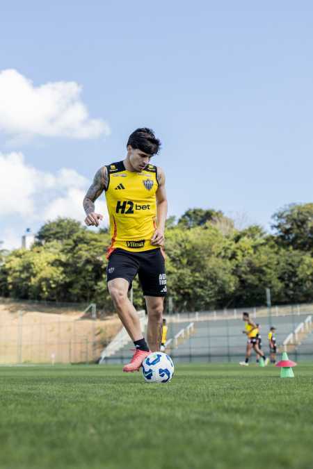 Isaac durante treino do Atlético