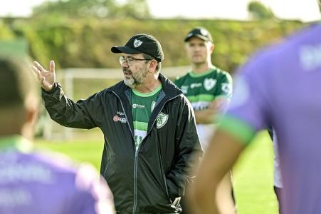 Enderson Moreira, técnico do América
